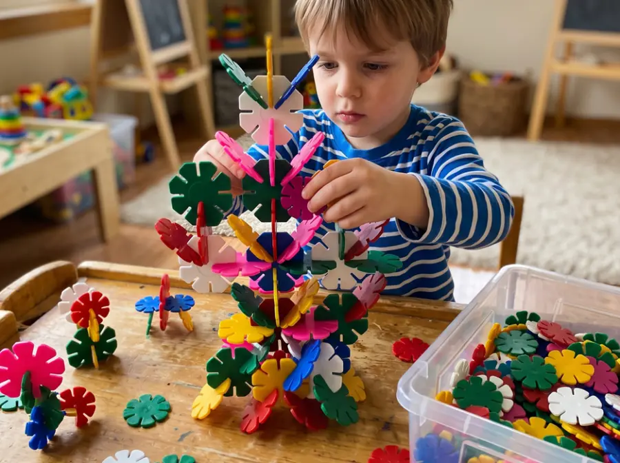 Blok ve Lego Setleri ile Sınıflar Yaratıcı Oyun Alanlarına Dönüşüyor